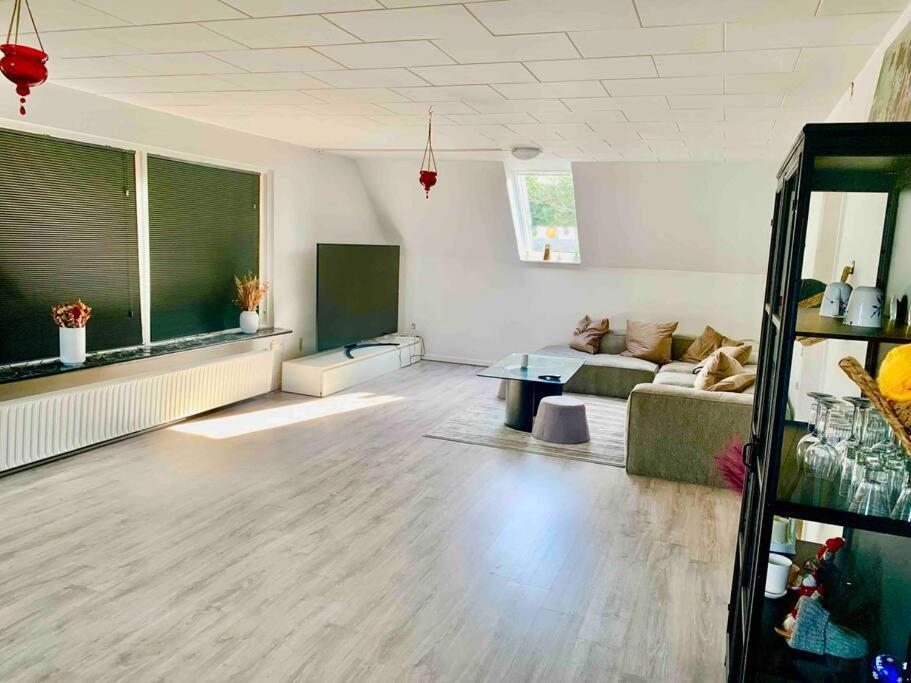 Big Villa In Stege Near Mons Klint With Trampolin Exterior foto